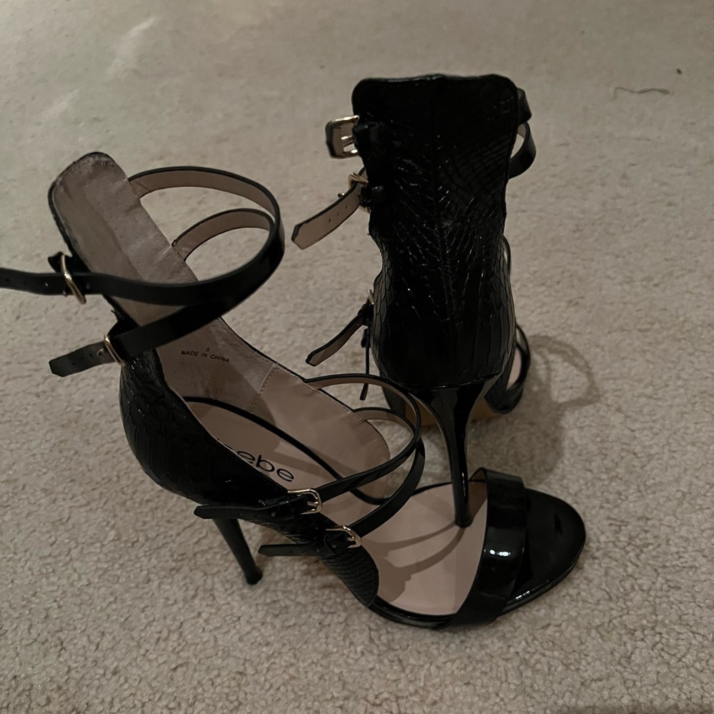 🔥♥️ Black BEBE Croc Embossed Sandals with Patent Leather Straps - Picture 10 of 13